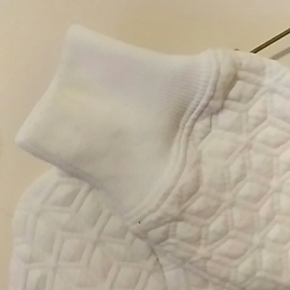 Women's xs sweatshirt with quilted detail. White. - Picture 3 of 3